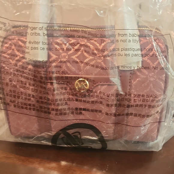 Michael Kors Handbags - Michael Kors Pink Quilted Shoulder Bag